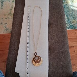 Elegant Gold and Brown Pendant Necklace